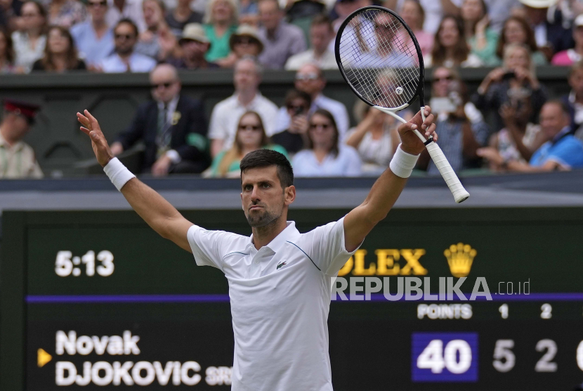 Petenis Serbia Novak Djokovic menjuarai Wimbledon 2022.