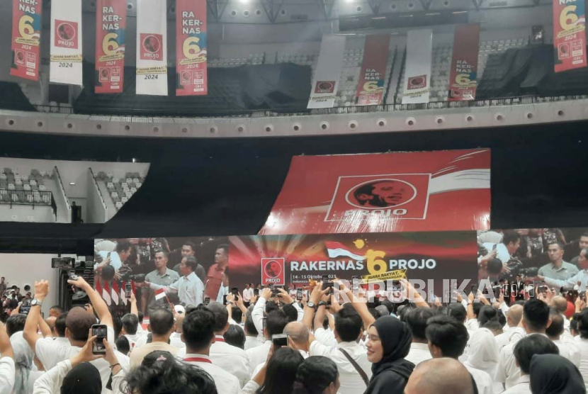 Presiden Jokowi ketika menbuka Rakernas Projo di Indonesia Arena, Kompleks GBK, Jakarta, Sabtu (14/10/2023).