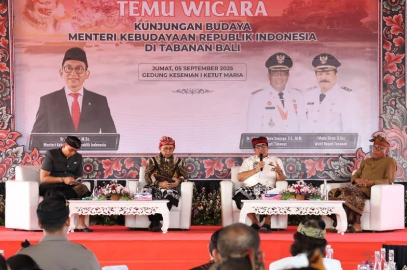 Menteri memuji Tabanan karena merawat generasi muda dalam regenerasi budaya.