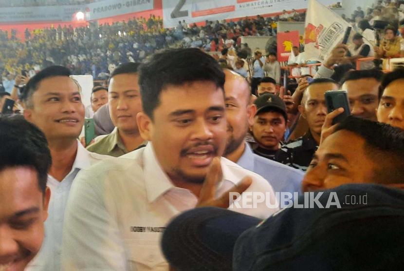 Wali Kota Medan sekaligus menantu Presiden Jokowi, Bobby Nasution. Cawapres terpilih Gibran menanggapi terkait PDIP kecualikan Bobby di Pilkada Medan.