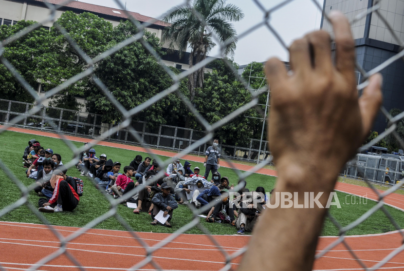 [Ilustrasi] Sejumlah pelajar yang ditahan karena terlibat aksi penolakan Undang-Undang Cipta Kerja (UU Ciptaker) di Jakarta.