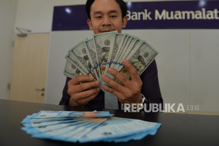 Ekonom Lembaga Penyelidikan Ekonomi dan Masyarakat Fakultas Ekonomi dan Bisnis Universitas Indonesia (LPEM FEB UI) Teuku Riefky mengatakan Bank Indonesia perlu mempertahankan suku bunga acuannya.