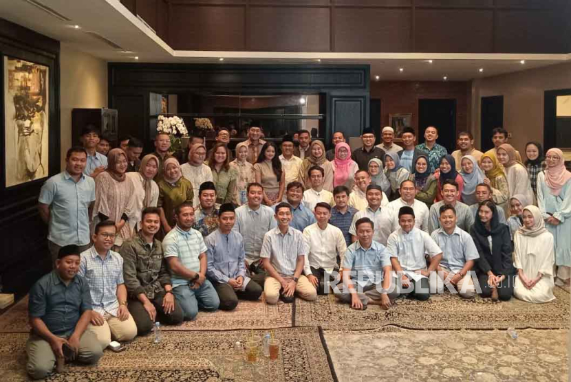 Pengajian Jenggala bersama KH Mukti Ali Qusyairi dan Menteri Perdagangan RI periode 2020-2022 Muhammad Lutfi di Kebayoran Baru, Jakarta, Kamis (15/2/2024) malam. 