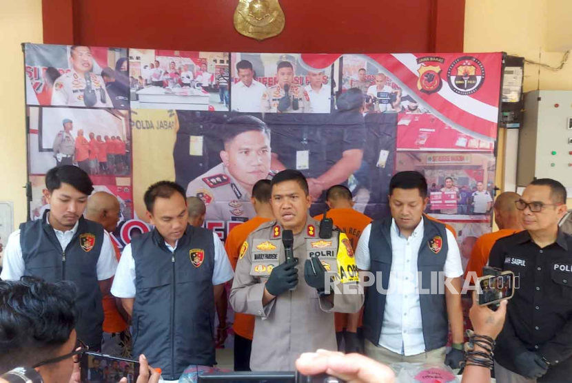 Kapolres Sukabumi AKBP Maruly Pardede memberikan keterangan pers terkait pengungkapan kasus dua orang dukun cabul di Mapolres Sukabumi, Rabu (6/12/2023).
