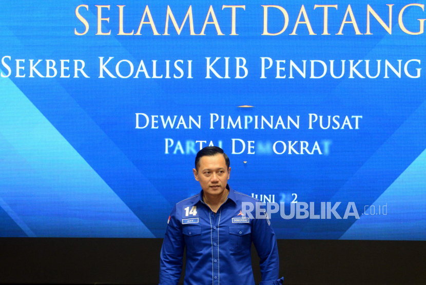 Ketua Umum Partai Demokrat Agus Harimurti Yudhoyono (AHY) bersiap melakukan pertemuan dengan Sekber koalisi Kuning Ijo Biru (KIB) pendukung Anies di Kantor DPP Partai Demokrat, Jakarta, Rabu (7/6/2023). Peretemuan silahturahmi antara Sekber koalisi Kuning Ijo Biru (KIB) pendukung Anies dengan Partai Demokrat tersebut membahas persoalan cawapres sekaligus mendukung AHY untuk menjadi cawapres Anies Baswedan pada Pilpres 2024. 