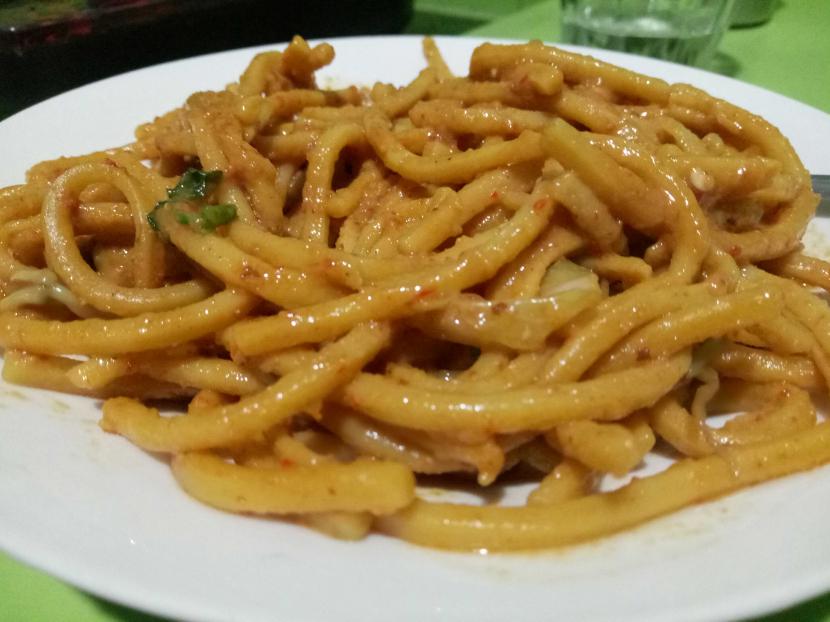 Kuliner Aceh: Guys, masakan dan makanan Aceh gak cuma ada Mie Aceh, tapi ada juga Mie Caluek. Enak banget. 