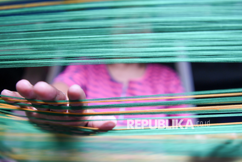 Perajin Tenun di Samarinda Kesulitan Bahan Baku