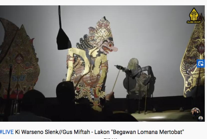 Pagelaran wayang di dalang menggugat. .