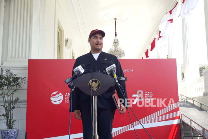 Menteri Pemuda dan Olahraga Republik Indonesia (Menpora RI) Dito Ariotedjo saat memberikan keterangan pers di Kompleks Istana Kepresidenan, Jakarta, Selasa (1/8/2023).