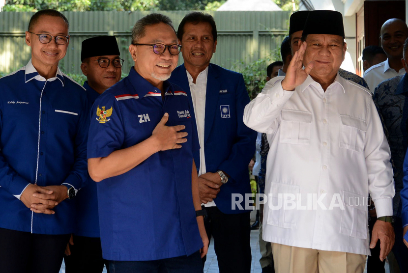 Ketua Umum Partai Gerindra Prabowo Subianto bersama Ketua Umum Partai Amanat Nasional (PAN) Zulkifli Hasan. PAN dan Gerindra sepakat untuk melanjutkan pembangunan dari Presiden Jokowi.