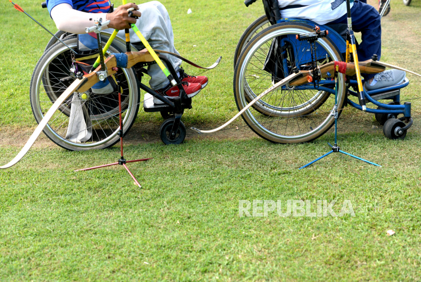 Ilustrasi. Atlet panahan Paragames melakukan latihan rutin jelang Peparnas 2021 di Papua.