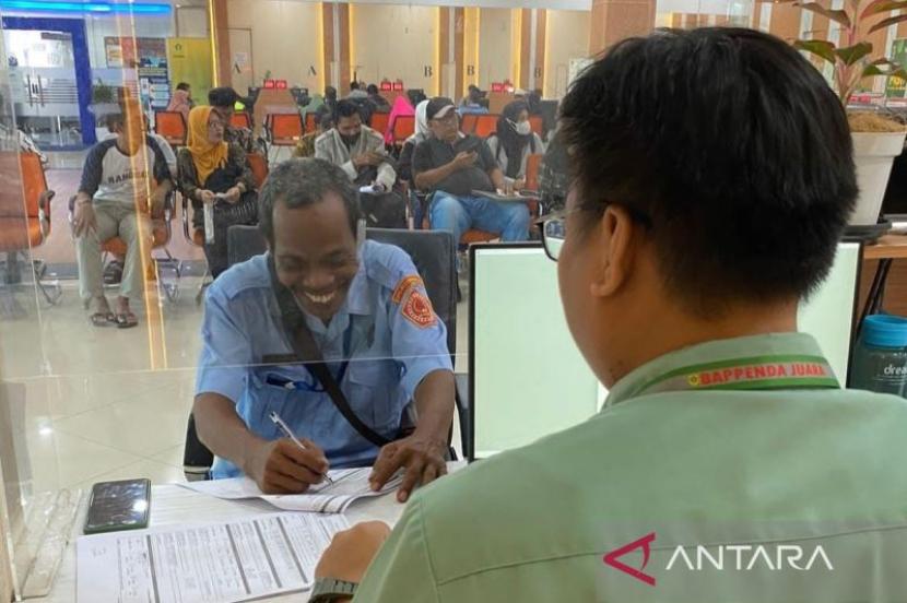 Pemkab Bogor beri diskon-hapus denda PBB-P2 hingga akhir tahun.