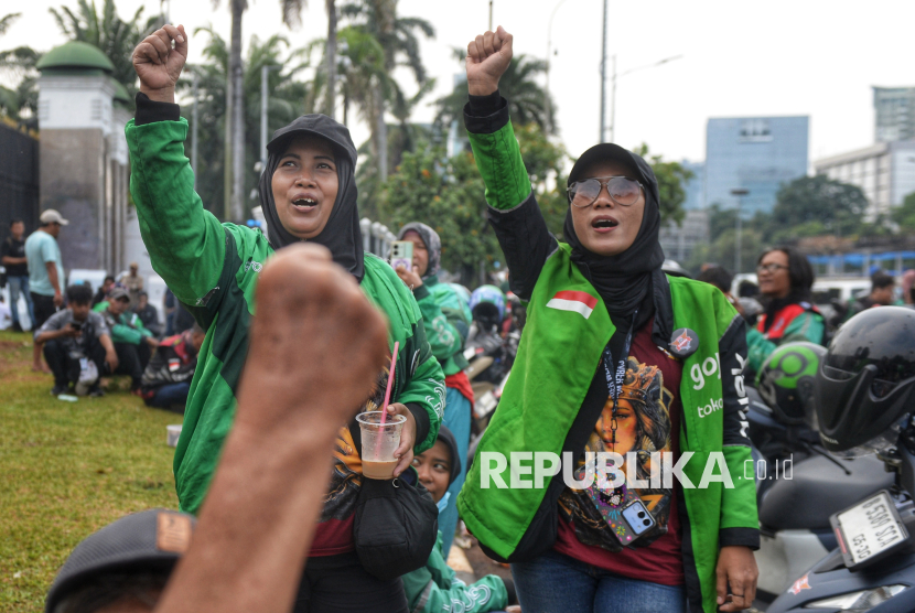 Pengemudi Ojol Gelar Aksi di DPR, Tuntut Potongan Aplikator Maksimal 10 Persen