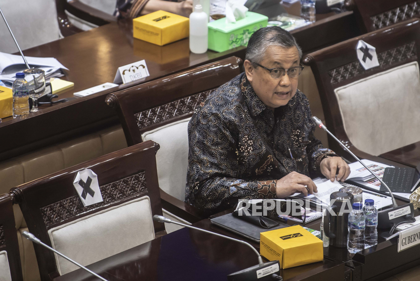 Gubernur Bank Indonesia (BI) Perry Warjiyo memandang hilirisasi tak boleh terbatas saja pada sumber daya alam.