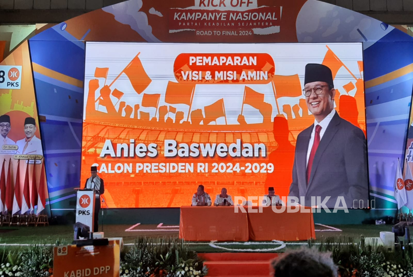 Capres Koalisi Perubahan, Anies Baswedan menghadiri launching program kampanye PKS di Hotel Bumi Wiyata, Kota Depok, Ahad (26/11/2023).