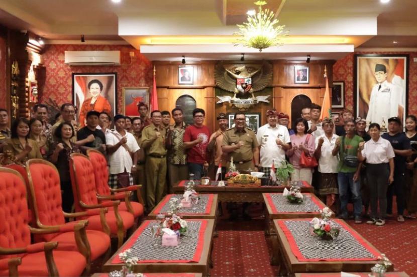 Bupati Tabanan Audiensi dengan Warga Jatiluwih Terkait Penyegelan Akomodasi