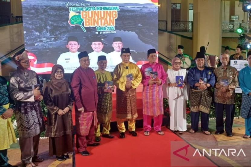 Yusril Ihza Mahendra Buka Festival Sastra Internasional Gunung Bintan 2025