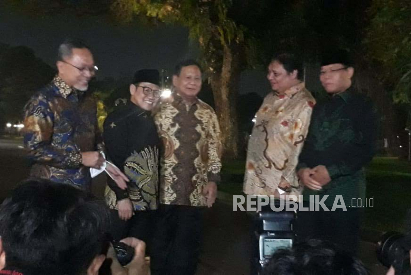 Para ketum partai politik yang tergabung di koalisi pemerintahan Jokowi usai bertemu Presiden Joko Widodo (Jokowi) di Istana Kepresidenan Jakarta, Selasa (2/5/2023).