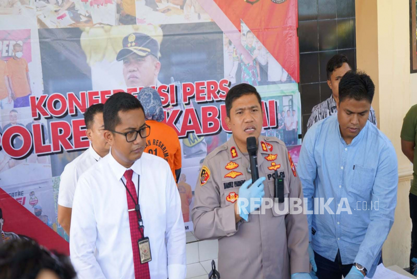Kepala Polres (Kapolres) Sukabumi AKBP Maruly Pardede (tengah). 