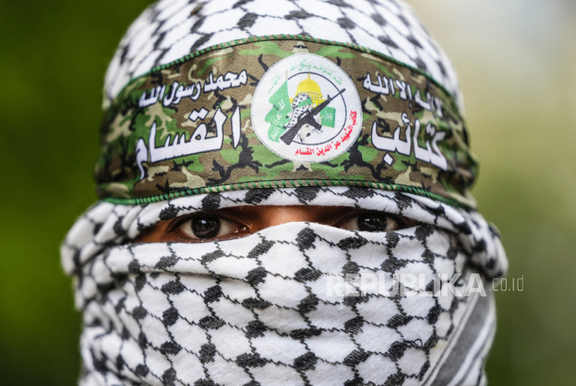 Sayap bersenjata Hamas, Brigade Al-Qassam mengatakan jeda kemanusiaan disertai penghentian semua aktivitas militer antara kelompok perlawanan Palestina itu dan Israel