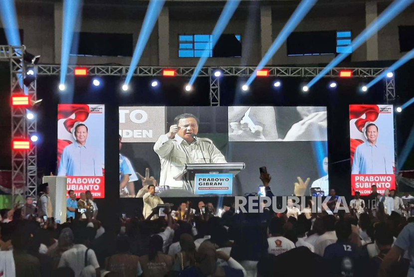Capres nomor urut 2, Prabowo Subianto saat berpidato dalam acara Konsolidasi Relawan Prabowo-Gibran Bangka Belitung di Kota Pangkal Pinang, Kamis (11/1/2024). 