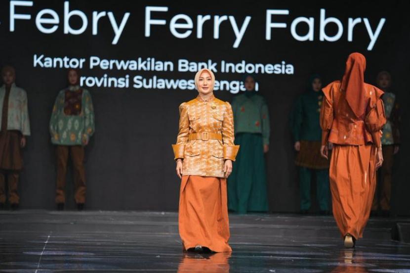 Batik Bomba khas Sulteng ditampilkan di IN2MOTIONFEST 2025.