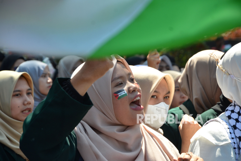 Ribuan mahasiswa Universitas Aisyiyah (Unisa) Bandung dan Universitas Muhammadiyah Bandung (UMB) melakukan aksi damai Bela Palestina. Sementara Sivitas akademika Unmuh Jember menggelar doa bersama.