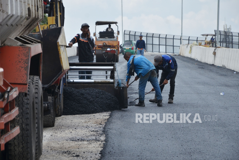 PT Waskita Karya (Persero) Tbk menyelesaikan proyek rekonstruksi Jalan Kwatisore-Muri lebih cepat dari waktu kontrak yang ditentukan. 