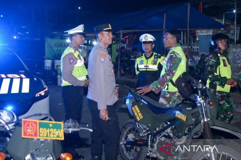 Patroli Gabungan TNI/Polri di Situbondo Pastikan Kamtibmas Aman