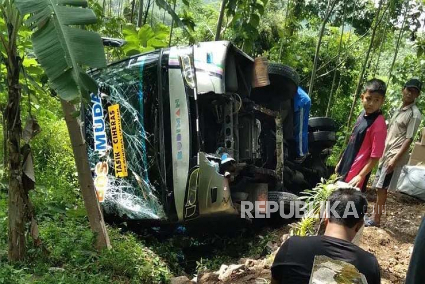 Bus Budiman mengalami kecelakaan di wilayah Cipatujah, Kabupaten Tasikmalaya, Kamis (20/4/2023). 