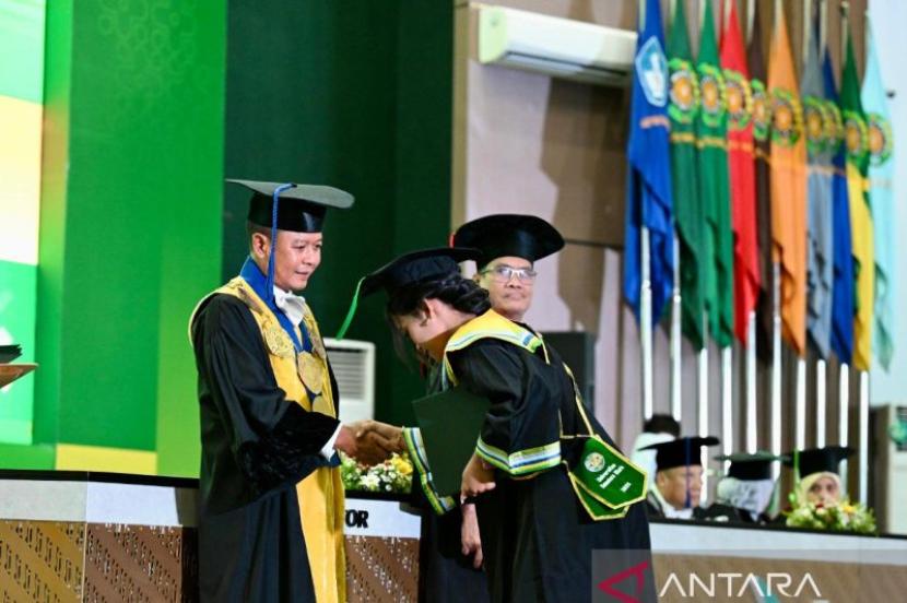 Rektor USU: Dunia kerja butuh sosok inovatif dan kerja keras.