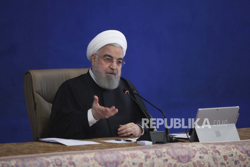 Presiden Rouhani: Iran Produksi Vaksin Covid-19 . Foto: Dalam foto yang dirilis oleh situs resmi kantor Kepresidenan Iran, Presiden Hassan Rouhani berbicara dalam rapat kabinet di Teheran, Iran, Rabu, 2 Desember 2020. 
