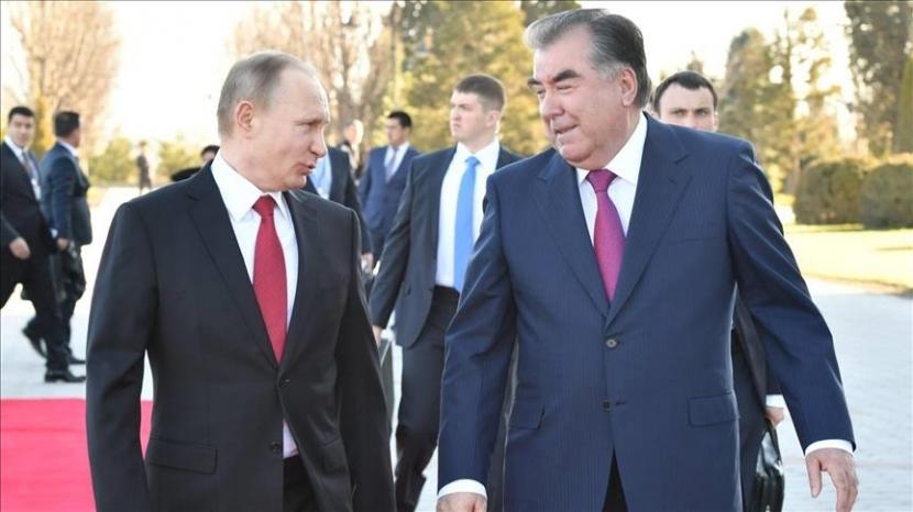 Presiden Rusia Vladimir Putin melakukan kunjungan ke ibu kota Tajikistan, Dushanbe yang menjadi perjalanan luar negeri pertama sejak dimulainya perang di Ukraina.