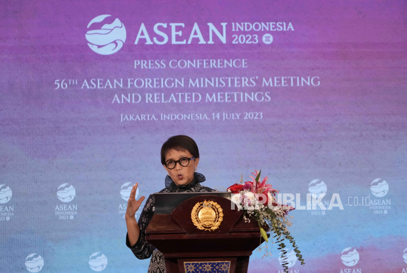 Menteri Luar Negeri RI, Retno Marsudi.  Para menteri luar negeri (menlu) ASEAN akan meninjau penerapan Lima Poin Konsensus (Five Points of Consensus) dalam penanganan krisis Myanmar. 