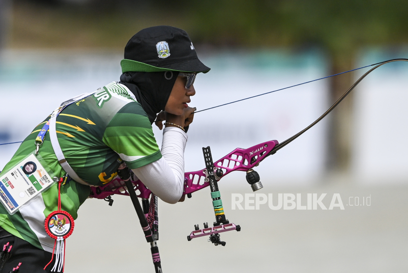 Atlet panahan Indonesia, Diananda Choirunisa. Diananda Choirunisa memastikan satu tiket untuk lolos pada Olimpiade 2024 Paris usai meraih perunggu Asian Games 2022. 