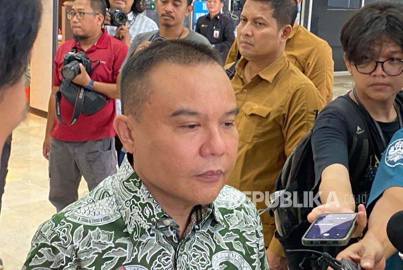 Ketua Harian DPP Partai Gerindra, Sufmi Dasco Ahmad menanggapi Megawati Soekarnoputri yang mengajukan diri sebagai amicus curiae atau sahabat pengadilan ke Mahkamah Konstitusi (MK), di Gedung Nusantara III, Kompleks Parlemen, Jakarta, Rabu (17/4/2024). 