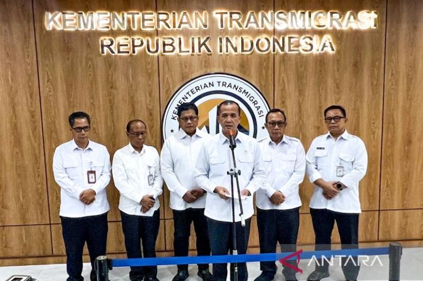 Mentrans sebut pembatalan SHM transmigran di Kalsel maladministrasi.