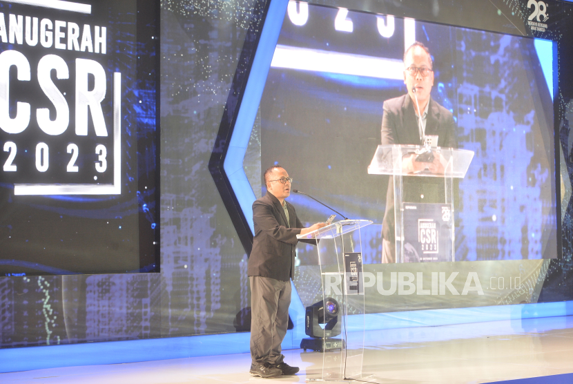 Direktur PT Republika Media Mandiri, Nur Hasan Murtiaji memberi kata sambutan dalam acara Anugerah CSR Republika tahun 2023 yang digelar pada Kamis (26/10/2023).