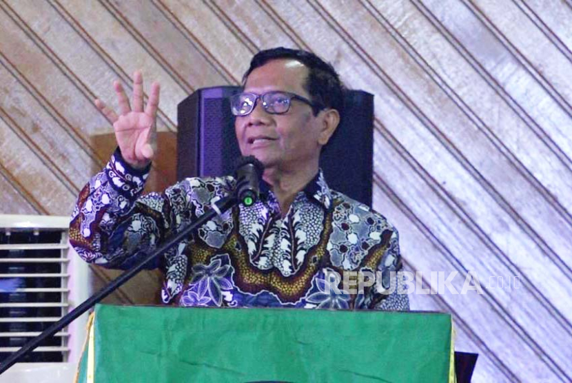 Menko Polhukam Mahfud MD saat mengisi kuliah umum di Universitas Andalas Padang, Kamis (16/11/2023).