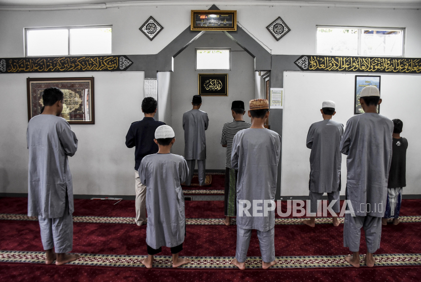 Ketua MUI DKI: Fatwa Sholat Jumat Melihat Negara Lain. Ilustrasi