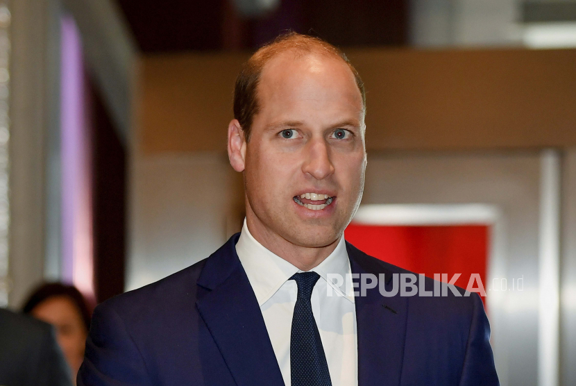  Pangeran William dari Inggris mendapat kecaman dari warganet karena pernyataannya yang dinilai menormalkan perang di Afrika dan Asia.