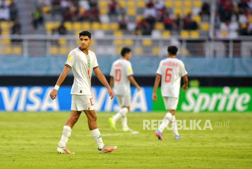 Pemain timnas Maroko U17 Saifdine Chlaghmo saat melawan Panama pada babak penyisihan Grup A Piala Dunia U17 2023 di Stadion Gelora Bung Tomo, Surabaya, Jawa Timur, Jumat (10/11/2023).