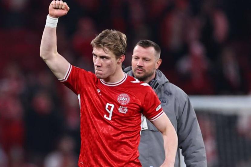 Napoli pinjam Rasmus Hojlund dari Manchester United.