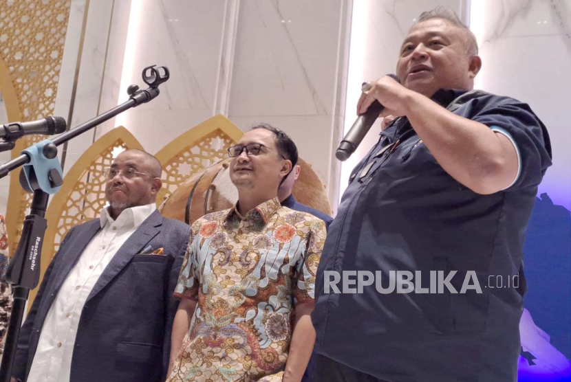 Sekjen Partai Nasdem Hermawi Taslim (kanan), Sekjen PKB Hasanuddin Wahid (tengah), dan Sekjen PKS Habib Aboe Bakar Alhabsyi (kiri) melakukan pertemuan di Nasdem Tower, Jakarta Pusat, Jumat (15/3/2024).