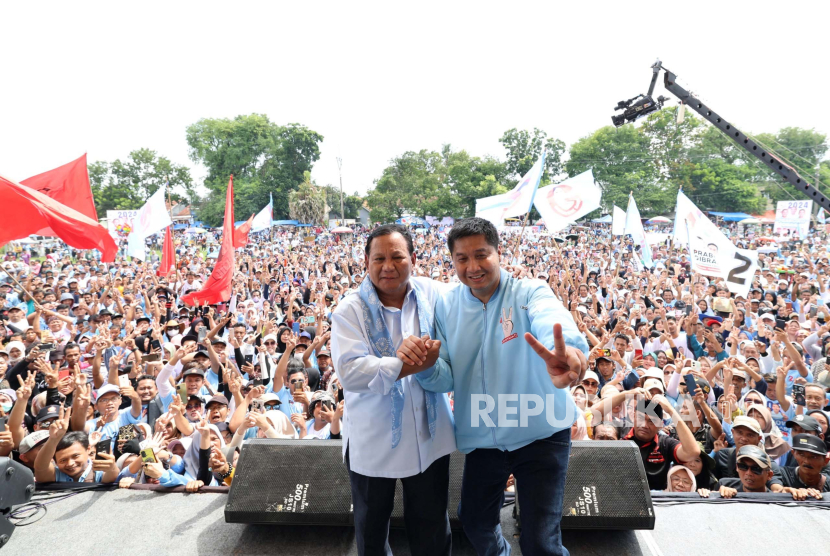 Capres nomor urut 2, Prabowo Subianto dan eks politikus PDIP, Maruarar Sirait alias Ara. Ajak eks politisi PDIP Maruarar Sirait masuk TKN, Prabowo sebut harus diterima.