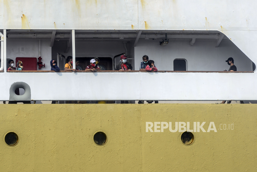 Penumpang kapal (ilustrasi). Jumlah penumpang kapal di Kepri menurun.