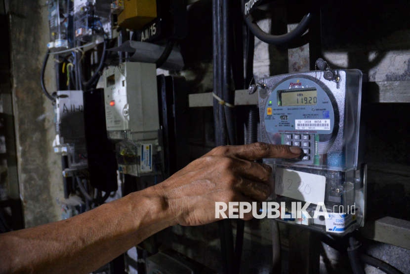 Pemerintah menyiapkan anggaran senilai Rp 12,83 triliun untuk paket stimulus ekonomi kuartal I 2026 yang mencakup diskon tiket transportasi, potongan tarif jalan tol, serta bantuan sosial (bansos). (ilustrasi)