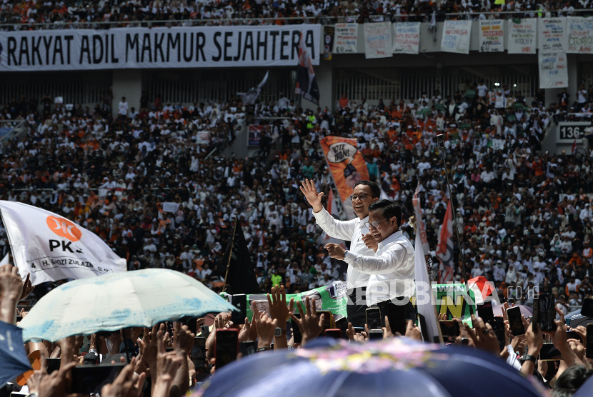 Pasangan capres dan cawapres nomor urut 1, Anies Rasyid Baswedan-Abdul Muhaimin Iskandar (Amin) dalam kampanye akbar di Jakarta International Stadium, Jakarta Utara, Sabtu (10/2/2024). 