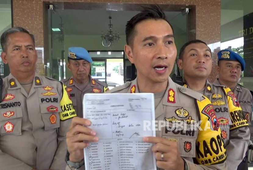 Kapolres Karanganyar AKBP Jerrold Hendra Kumontoy ungkap 3 pelaku terkait kasus penembakan yang menewaskan warga Boyolali atas nama Yudha Bagus Setiawan (32) diamankan di wilayah Jawa tengah, Senin (29/1/2024). 