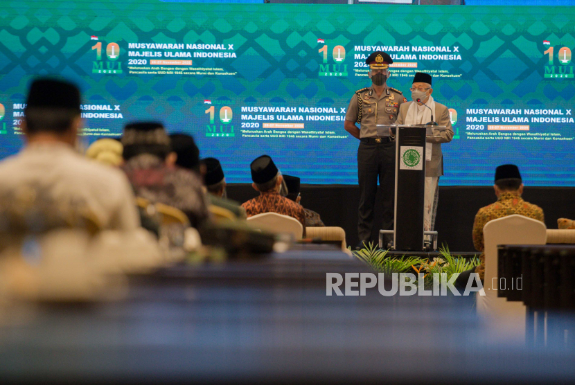 Wakil Presiden KH Ma'ruf Amin. Saat menutup Musyawarah Nasional X MUI di Jakarta pada Jumat (27/11), Wapres meminta MUI segera menetapkan fatwa MUI terkait kehalalan atau kebolehan vaksin Covid-19 sebelum vaksin diedarkan.